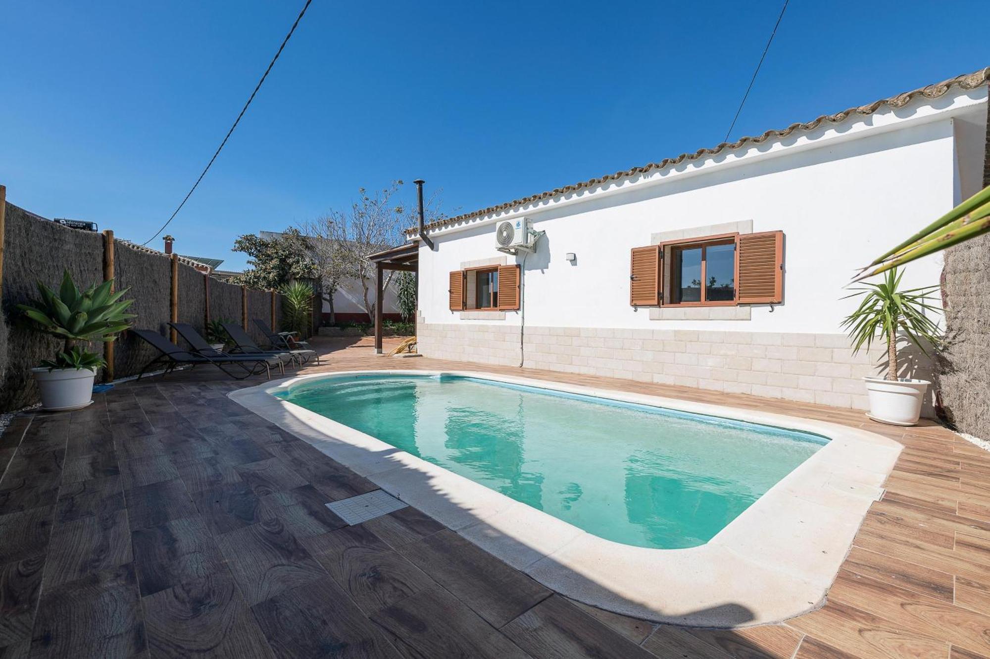 Casa Roja Villa *